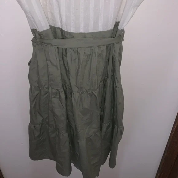 Super cute never worn button up dress white and green size med - Picture 6 of 7